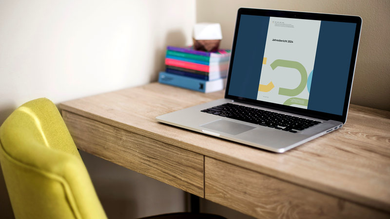 Laptop mit Ansicht EDK Jahresbericht