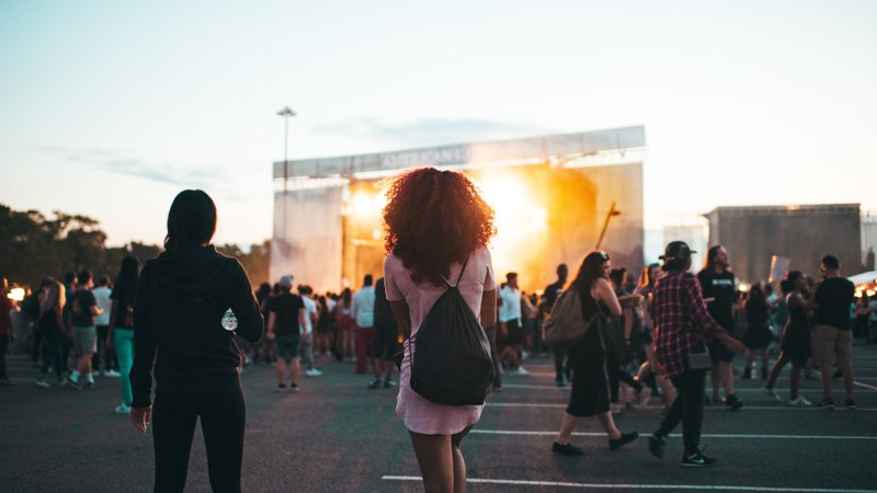 Visiteur à un festival de musique