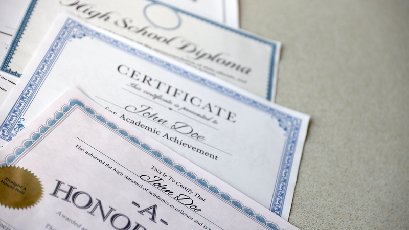 Divers diplômes et certificats étrangers